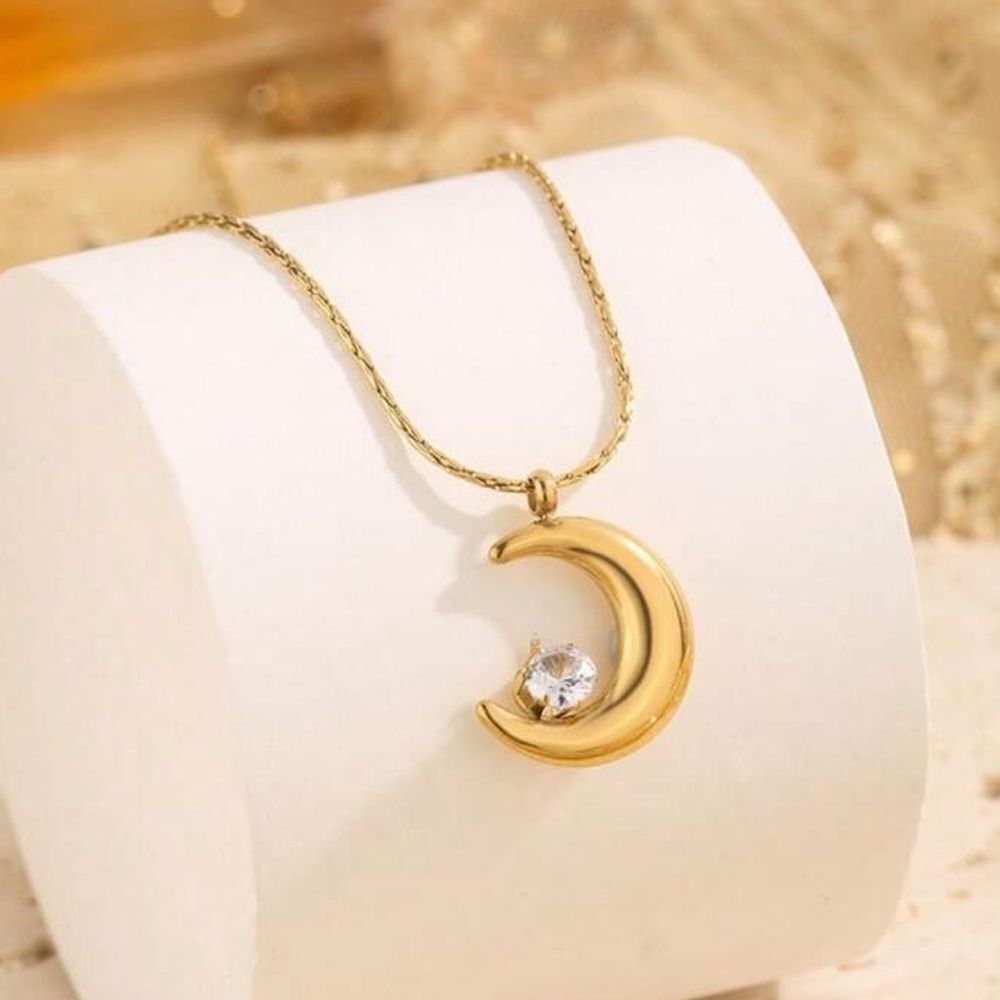 Crescent Moon Necklace M1325